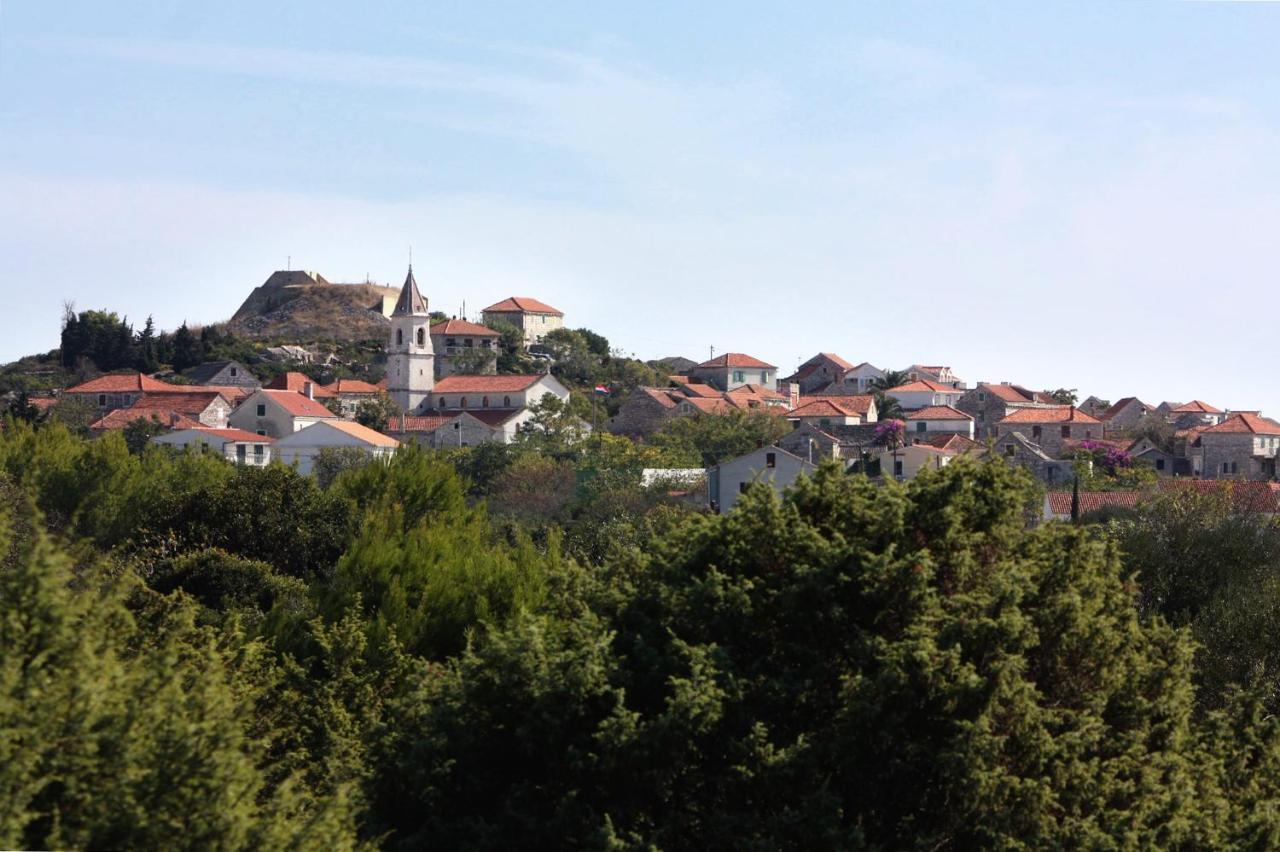 Apartments With A Parking Space Gornje Selo, Solta - 15545 Grohote 外观 照片