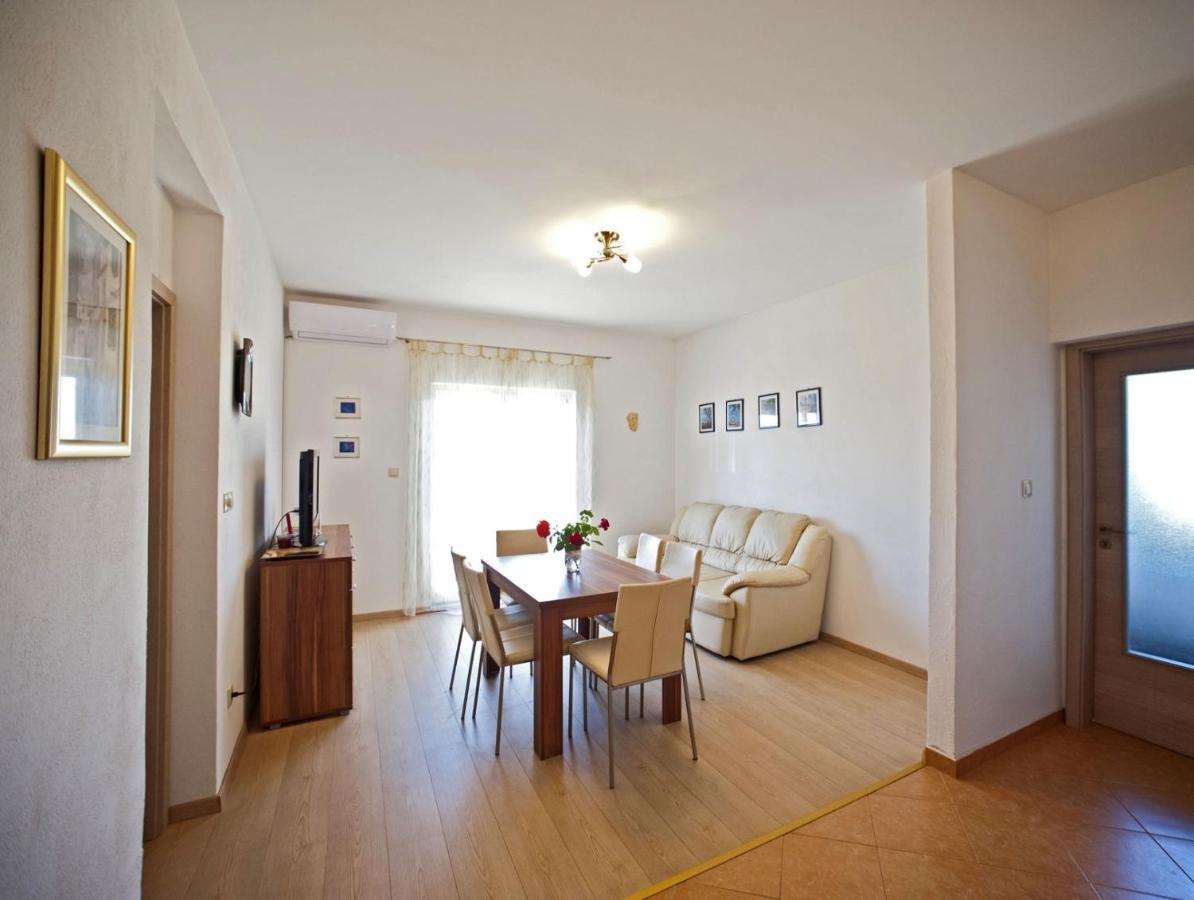 Apartments With A Parking Space Gornje Selo, Solta - 15545 Grohote 外观 照片