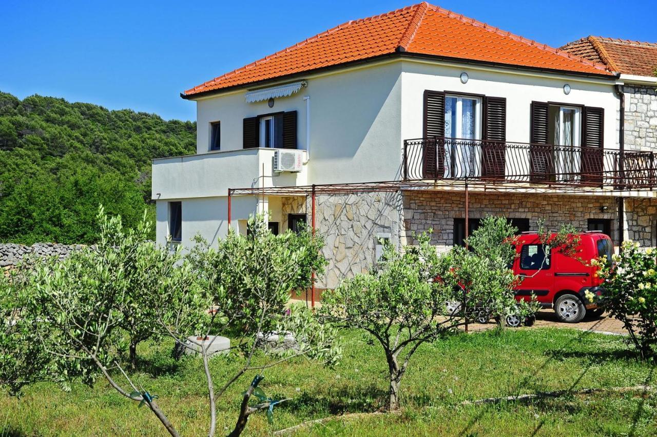 Apartments With A Parking Space Gornje Selo, Solta - 15545 Grohote 外观 照片